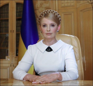Юлия Тимошенко: ”Виктор Янукович предложил мне лично такую ”экзотическую” норму Конституции, в соответствии с которой кандидатом в президенты мог быть избран только человек не младше 50 лет. Я категорически отказалась от этого предложения”