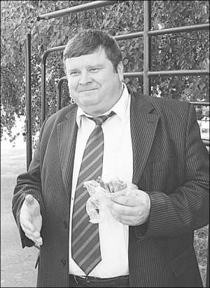 Бывший глава Монастырищенской райгосадминистрации Иван Лежух летом 2005 года на празднике обжинков в селе Геронимовка возле Черкасс