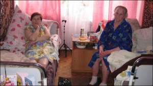 Мария Морозова (слева) та Галина Мамаева живут четвертый год в Петриковском доме для престарелых под Тернополем