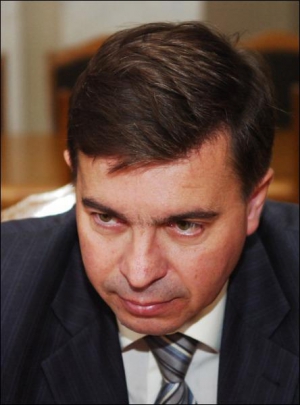 Народний депутат від блоку НУ-НС Тарас Стецьків вважає, що в Україні немає жодної ідейної партії