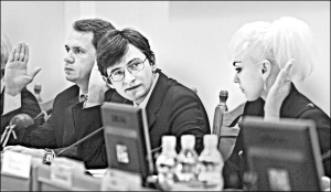 Михаил Охендовский (слева), Андрей Магера та Жанна Усенко-Черная на вчерашнем заседании ЦИК