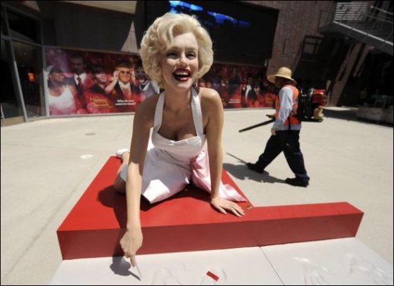 Восковые фигуры актрисы Мерилин Монро есть в десятках музеев мира. Несколько месяцев назад в Голливуде на аукционе продали одну из самых давних скульптур Монро. Ее приобрел частный коллекционер. На фото — новая фигура звезды, изготовленная мастерами из Ло
