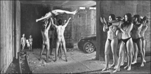 Фотографію ”Оголення 7” художники Віталій Васильєв та Євген Матвєєв показували на виставці ”Вздовж стіни” у столичній галереї ”Мистецький арсенал”. Виставка діяла шість днів, а потім її закрили. У лівому кутку