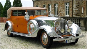 Зроблений у єдиному екземплярі ”Роллс-Ройс Фантом II Континенталь Зірка Індії” продадуть із аукціону 15 вересня. Поки що машину показують у приватному музеї в німецькому місті Мюльхайм на Майні