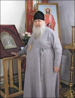 Священник церкви Благовещения Пресвятой Богородицы в Бортничах под Киевом