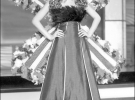 Міс Нідерланди 20-річна Авалон-Шанель Вейдзиґ для конкурсу національних костюмів обрала сукню із декоративним вітряком — символом Голландії