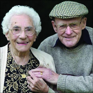 101-летний Фрэнк Милфорд умер 1 сентября, держа жену за руку