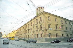 Приміщення Львівського слідчого ізолятора стоїть на вулиці Городоцькій, 20, у центрі міста. Займає територію 1,5 гектара. В народі його називають в’язницею ”Бригітка”