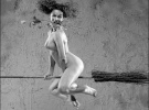 Гайдай не обрабатывает свои фотографии в фотошопе. Полет женщины на метле снимал, заставляя ее подпрыгивать вверх