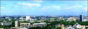 С крыши одной из самых высоких киевских многоэтажек хорошо видно панораму столицы