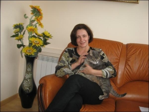 Киевлянка Мария Климпуш держит кота Гриця. Она проверяет на нем качество мяса. Если кот его не ест - выбрасывает в помойку
