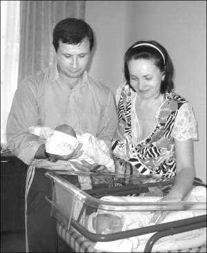 Александр и Валентина Рябоконь из Карловщины в родильном отделении областной больницы в Полтаве. У супругов родилось двое сыновей