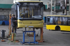 Новий ”СітіЛАЗ” у цехах Львівського автобусного заводу. Країна потребує до чемпіонату ”Євро-2012” 1200 нових автобусів, 800 з них мають бути підвищеного комфорту