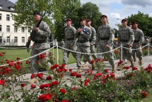 Футболіст відвідає поранених солдатів в Німеччині