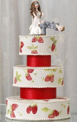 Торт на развод стоит от 60 до 800 фунтов (от 800 до 10,5 тысяч гривен. — ”ГПУ”)
