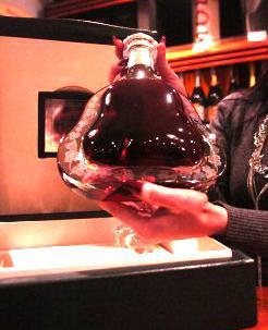 Коньяк ”Хеннеси Ричард” по цене 22,7 тысяч гривен изготовлен из смеси спиртов ХІХ века