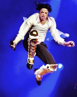 Майкл Джексон на концерте в театре ”Аполло” в американском городе Нью-Йорк в 2002 году