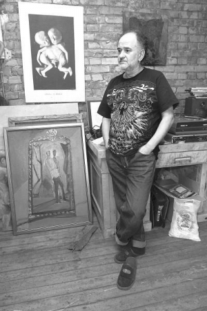 ”В прошлом году в Гурзуфе устроили уличную выставку. Я нарисовал Чехова, потому что в этом городе есть его музей. Картину похитила пьяные пионервожатые из ”Артека”, — говорит одесский художник Александр Ройтбурд. В 2009-м его полотна продавались дороже вс