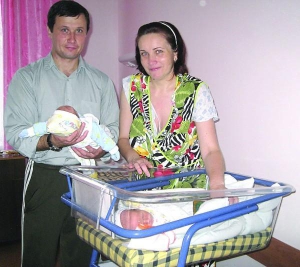 У Александра и Валентины Рябоконь из поселка Ланна Карловского района на Полтавщине 7 октября 2009 года родилась двойня — сыновья Ярослав и Владислав