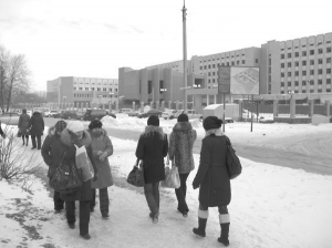 Недобудовані корпуси дитячої обласної лікарні в Черкасах. Її будують  з 1991 року. Вже витратили 50 мільйонів гривень