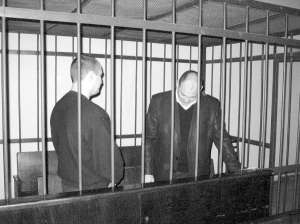 Евгений Ковалев (слева) и Юрий Гаврилов слушают приговор Тернопольского межрайонного суда 16 декабря 2009 года