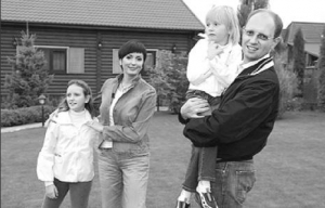Арсений Яценюк с дочерью 5-летней Софией, женой Терезией и старшей дочерью 10-летней Кристиной. Он мечтает еще и о сыне