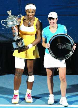 Переможниця чемпіонату Австралії, перша ракетка Серена Вільямс (ліворуч) та Жюстін Енен  —  колишня найсильніша тенісистка планети після дворічної відсутності повернулася у спорт