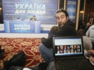 Во время пресс-конференции ”регионала” Бориса Колесникова журналисты разглядывали фото обнаженных девушек