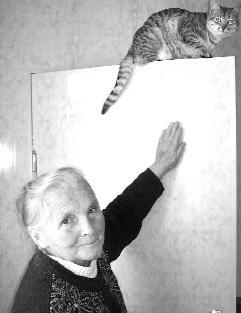 Ганна Тиркало з райцентру Козова на Тернопільщині скаржиться, що її кіт Масік б’ється струмом. Найбільше, коли злиться