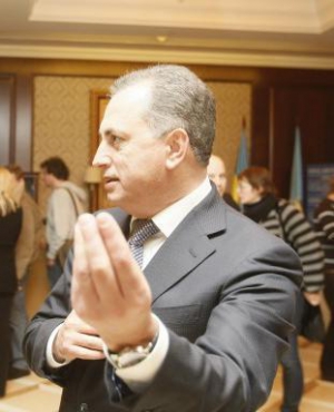 Нардеп-”регіонал” Борис Колесніков каже, що Партія регіонів готова поділитися посадами в уряді з представниками блоку НУ-НС, якщо ті увійдуть до нової коаліції