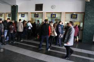 Семиметрові черги на залізничному вокзалі в Києві 23 квітня