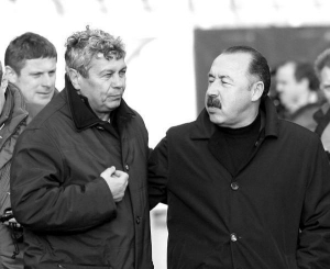 Головний тренер ”Динамо” Валерій Газзаєв (праворуч) зі своїм колегою з ”Шахтаря” Мірчею Луческу