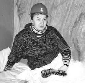 Хмельнитчанка Оксана Налепа лечит аллергию в соляной шахте аллергологической больницы в Солотвине Тячевского района на Закарпатье. После трех сеансов у нее началось обострение болезни