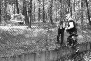 Эколог Владимир Борейко пролазил через дыру в заборе охотничьих угодий государственной резиденции ”Залесье” под Киевом