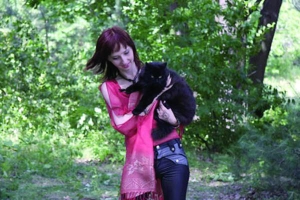 Харьковчанка Жанна Шулакова держит на руках кота Иннокентия. Она зовет его Кеня