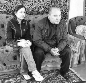 Алигусейн и Елена Гусейновы продают дом в селе Белозерье Черкасского района. После нападения они боятся там жить