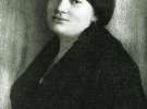 ”Часами я, як бабуся, живу споминами”, – писала з еміграції 22-річна професорівна Грушевська сестрі Ользі Шамрай 24 червня 1922-го. Фото початку 1920-х