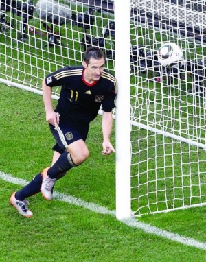 Нападающий сборной Германии Мирослав Клозе (на фото) в финальных частях Кубка мира забил 14 голов. Больше только у бразильца Рональдо — 15