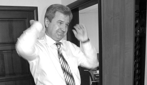 Екс-губернатор Одещини, народний депутат від Блоку Литвина Сергій Гриневецький у своєму кабінеті в Одесі