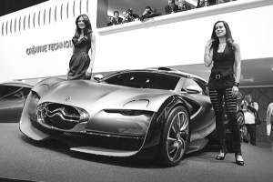"Ситроен Сурвольт" впервые представили на Международном автосалоне в Женеве в марте 2010 года