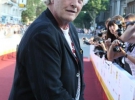 Американский актер Рутгер Хауэр общается с одесситами на красной дорожке перед началом церемонии открытия кинофестиваля