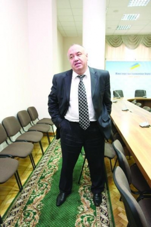 Министр экономики Василий Цушко в зале для совещаний на четвертом этаже министерства. 24 июля он возглавил Соцпартию
