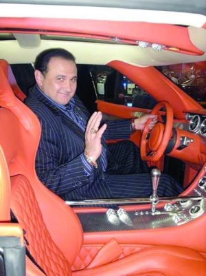 Оперный певец Владимир Гришко в салоне одного из своих автомобилей. 28 июля он отпраздновал 50-летие