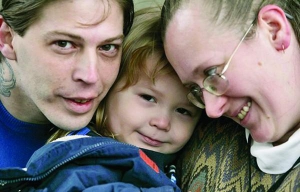 Хита (слева) и Дебору Кемпбелл суд штата Нью-Джерси лишил прав опеки над сыном 3-летним Адольфом Гитлером (в центре) и двумя дочками