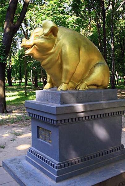 В місті Ромни Сумської області урочисто відкрили перший у Східній Європі пам'ятник свині