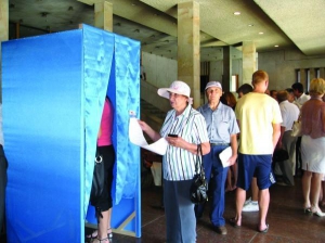 Минулої п’ятниці у палаці ”Дружба народів” черкащани голосують за членів команди міського голови Сергія Одарича