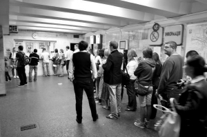 Вечером 31 августа в кассы станции метро Контрактовая площадь стояла очередь из 40 человек. Покупали по 20-30 жетонов впрок