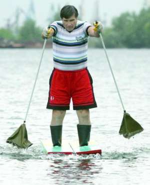 Николай Васильев может пройти на водных лыжах несколько километров. Новичкам советует ходить по спокойной воде, где нет волн