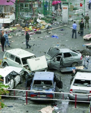 Вход на Центральный рынок Владикавказа после взрыва, который произошел 9 сентября. Погибли 17 человек, более 100 получили ранения