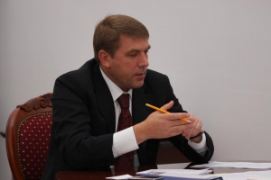 Олександр Черпіцький: ”Ніяких заборон на відчуження земель та майна Міністерства оборони ніколи не було, за винятком нетривалого мораторію 2006–2007 років. Більше того, Анатолій Гриценко вітав його скасування, наголошуючи, що за ці декілька місяців армія